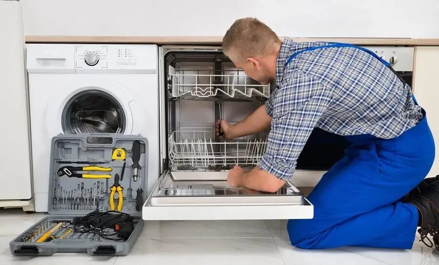 Ferizli Hoover servisi teknisyen ekibi beyaz eşya tamiri yaparken